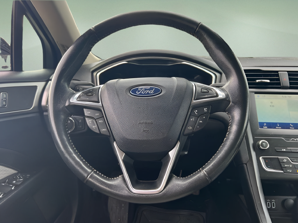 Used 2020 Ford Fusion SE w/ Equipment Group 151A FWD image 18