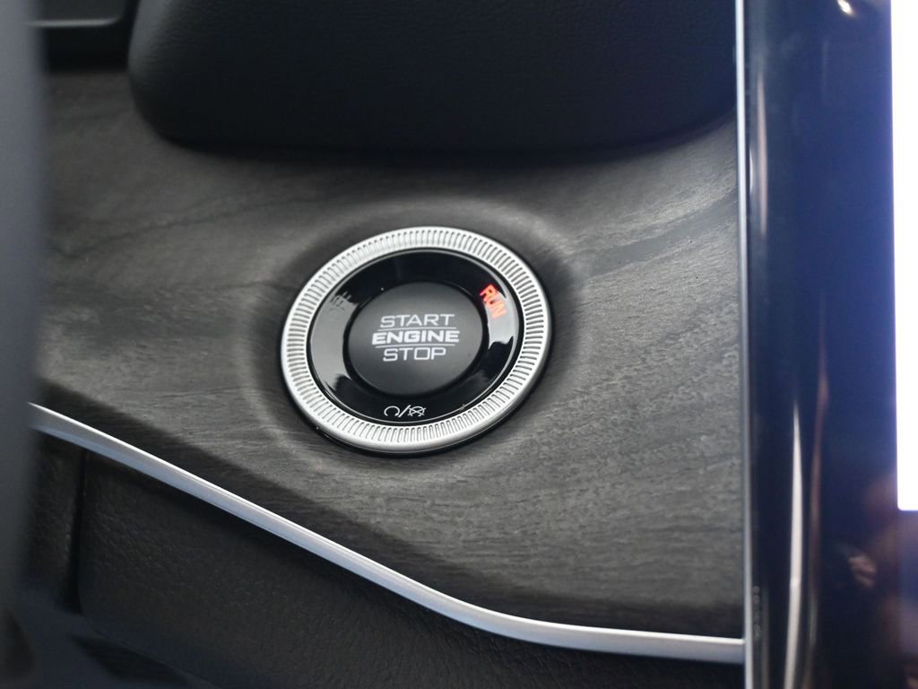 New 2025 Jeep Grand Cherokee L Limited w/ Black Appearance Package image 7