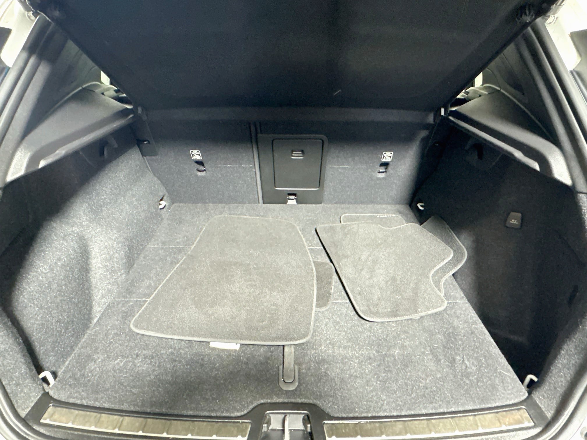 Used 2023 Volvo XC40 B5 Plus AWD/4WD image 26