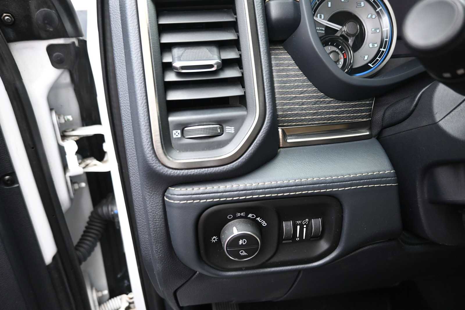 Used 2020 RAM 2500 Limited AWD/4WD image 18