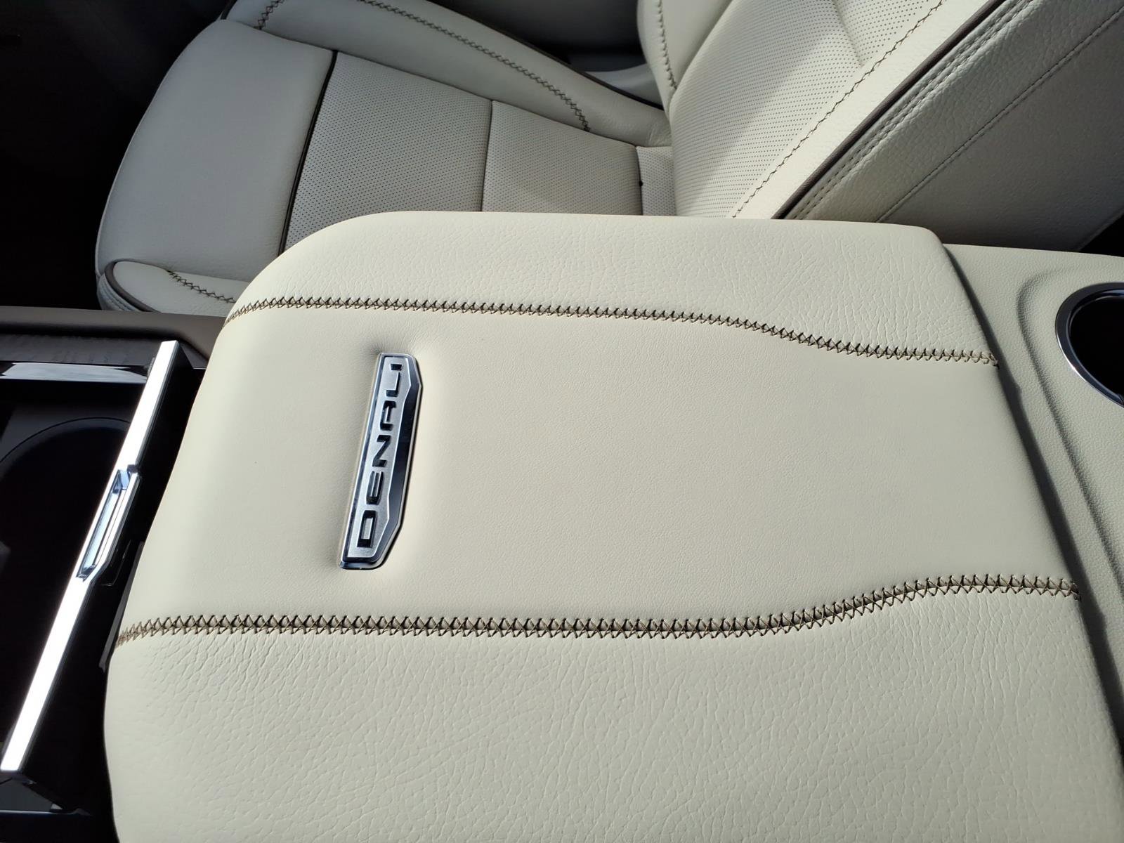 New 2026 GMC Yukon XL Denali w/ Denali Reserve Package image 17