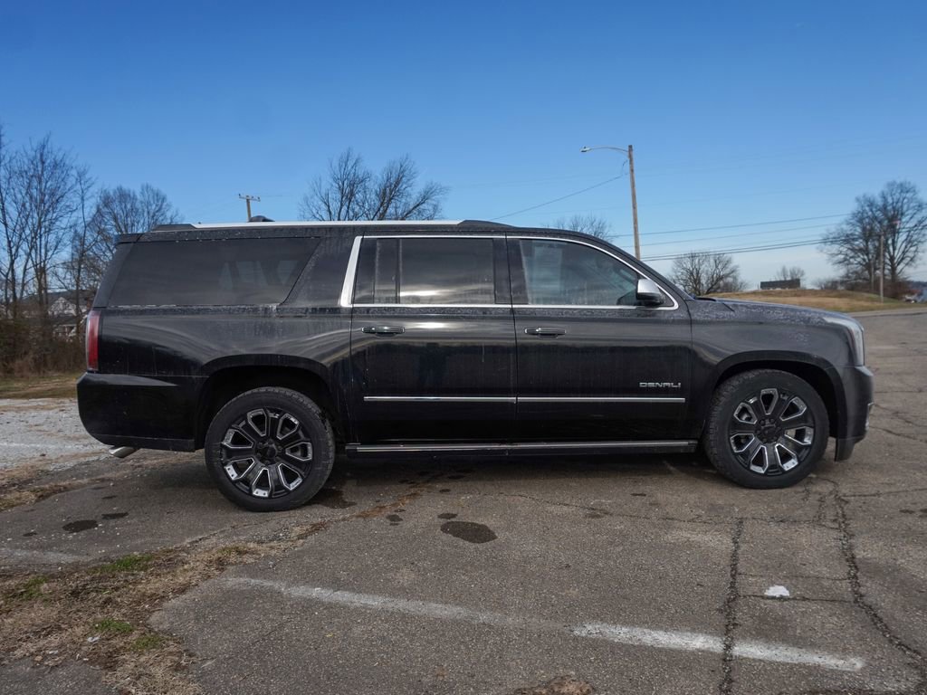 Used 2019 GMC Yukon XL Denali w/ Denali Ultimate Package image 3