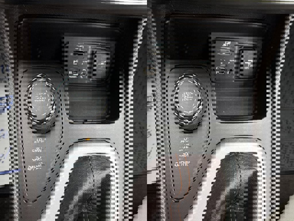 Used 2018 Jeep Cherokee Overland w/ Technology Group image 27