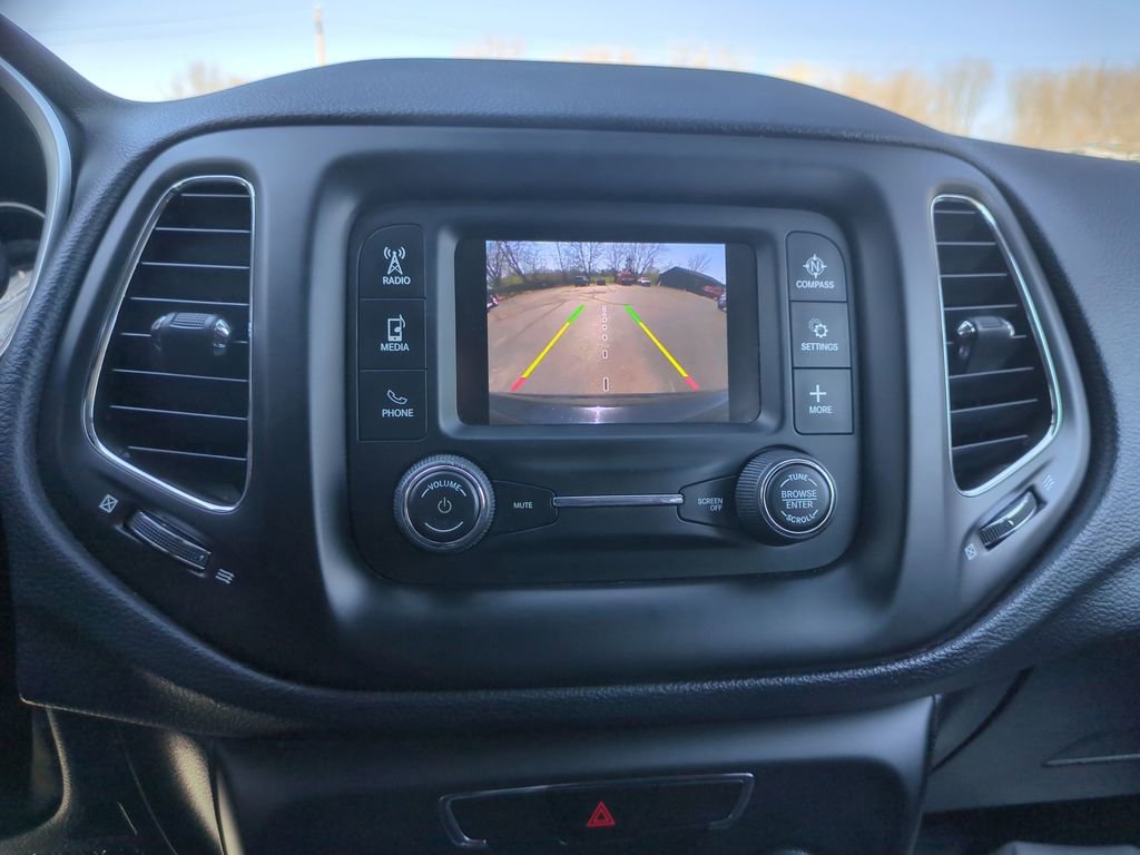 Used 2018 Jeep Compass Latitude AWD/4WD image 11