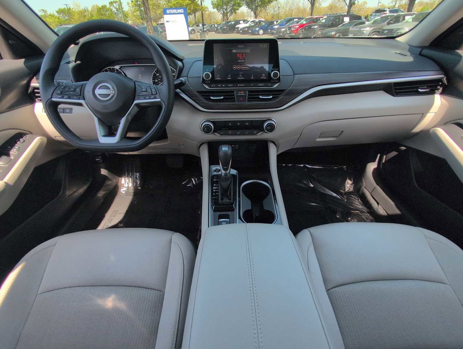 Used 2024 Nissan Altima 2.5 SV image 15