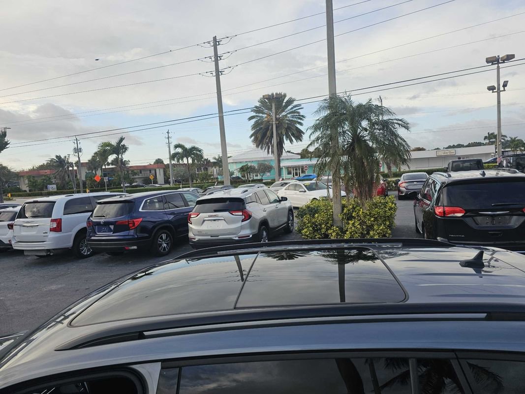 Used 2022 Volkswagen Tiguan SE R-Line image 6