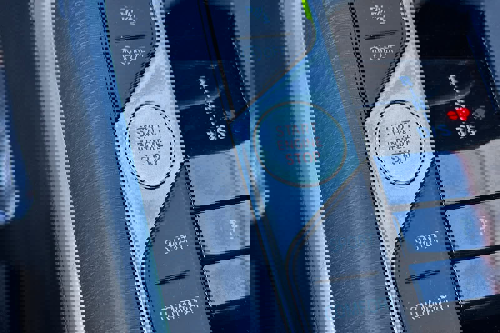 Used 2025 BMW 330i Sedan w/ M Sport Package image 25