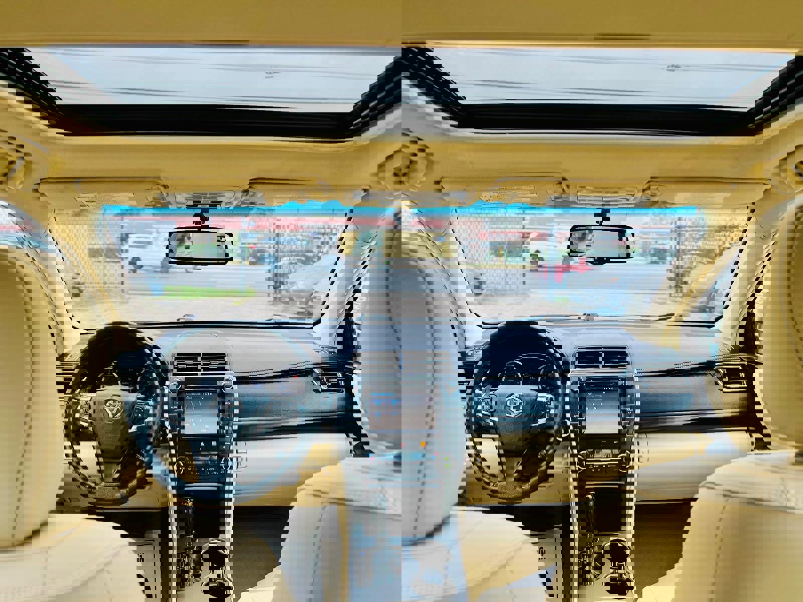 Used 2015 Toyota Camry XLE w/ Moonroof Package image 12