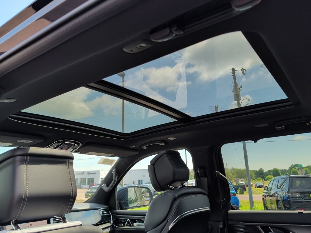 New 2026 Jeep Grand Wagoneer Summit AWD/4WD image 31
