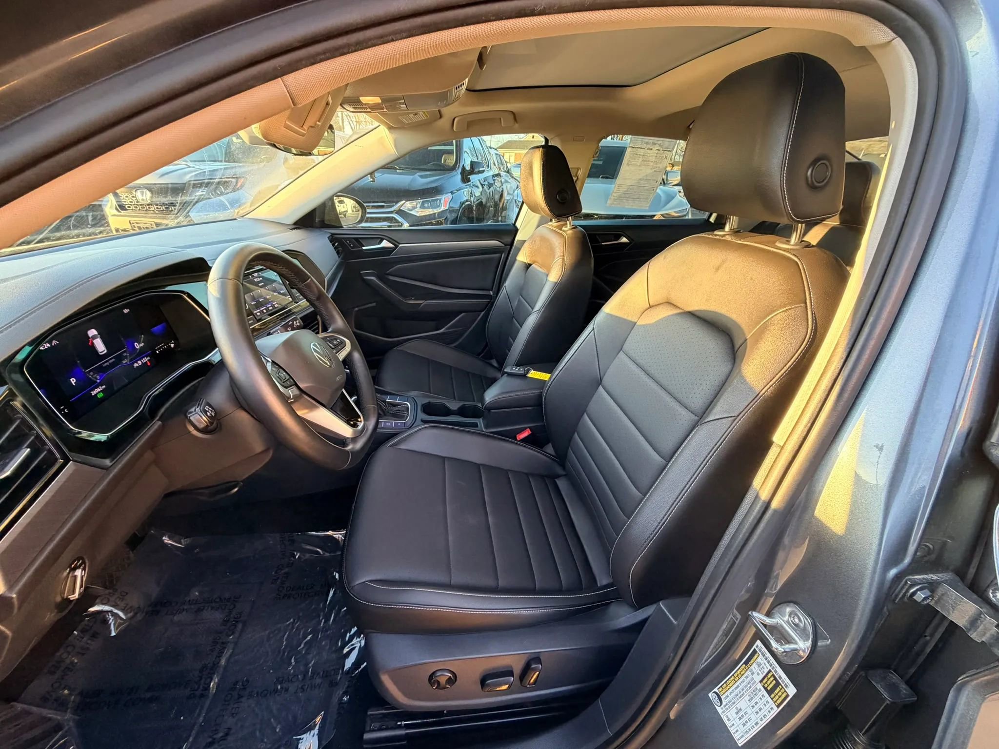 Used 2023 Volkswagen Jetta SE image 9