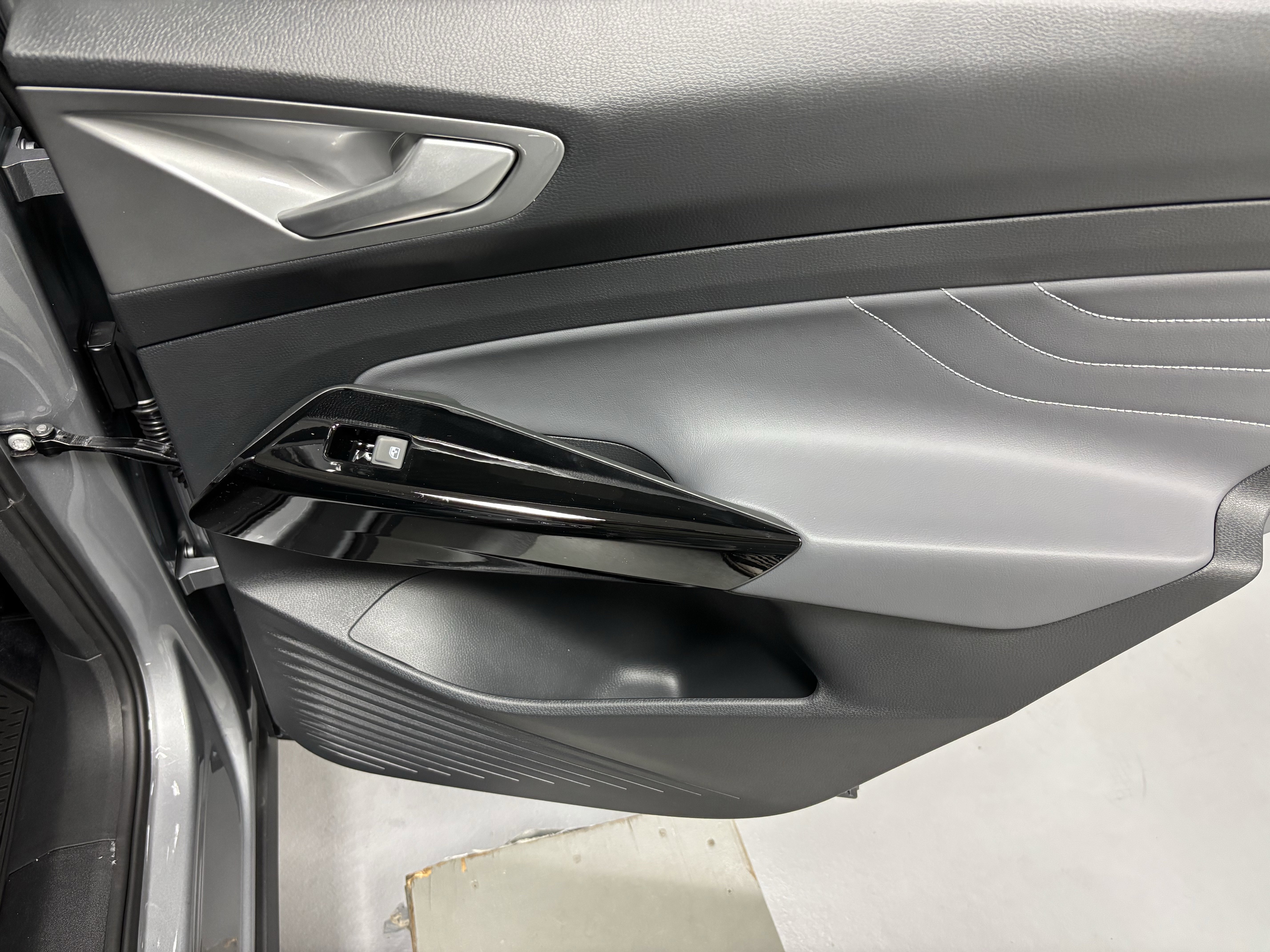 New 2025 Volkswagen ID.4 Pro S image 14