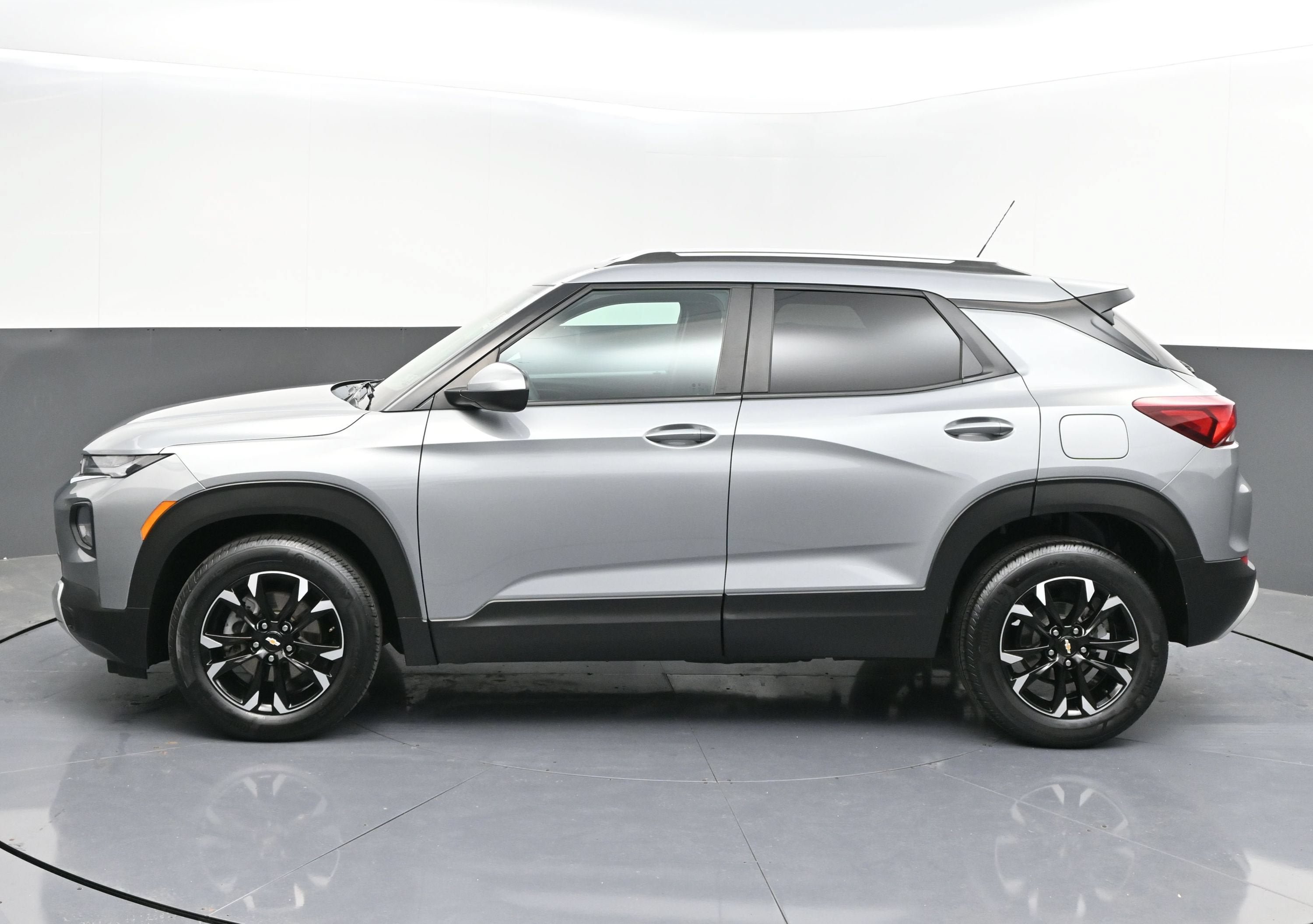 Certified 2023 Chevrolet TrailBlazer LT w/ Convenience Package FWD image 5