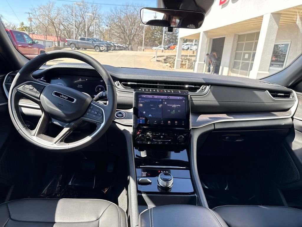 New 2025 Jeep Grand Cherokee L Limited w/ Black Appearance Package image 13