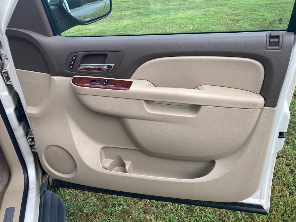 Used 2011 Chevrolet Suburban LTZ image 20