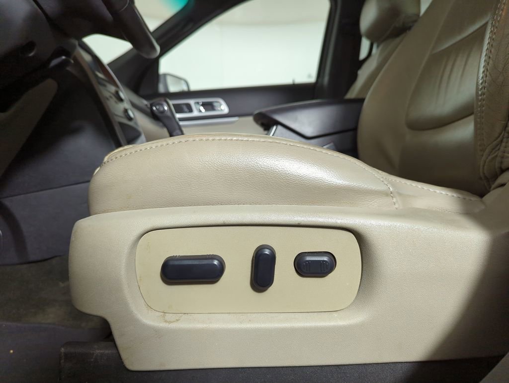 Used 2014 Ford Explorer XLT w/ Equipment Group 202A image 25