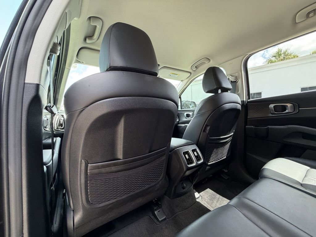 Used 2025 Kia Sorento S FWD image 12