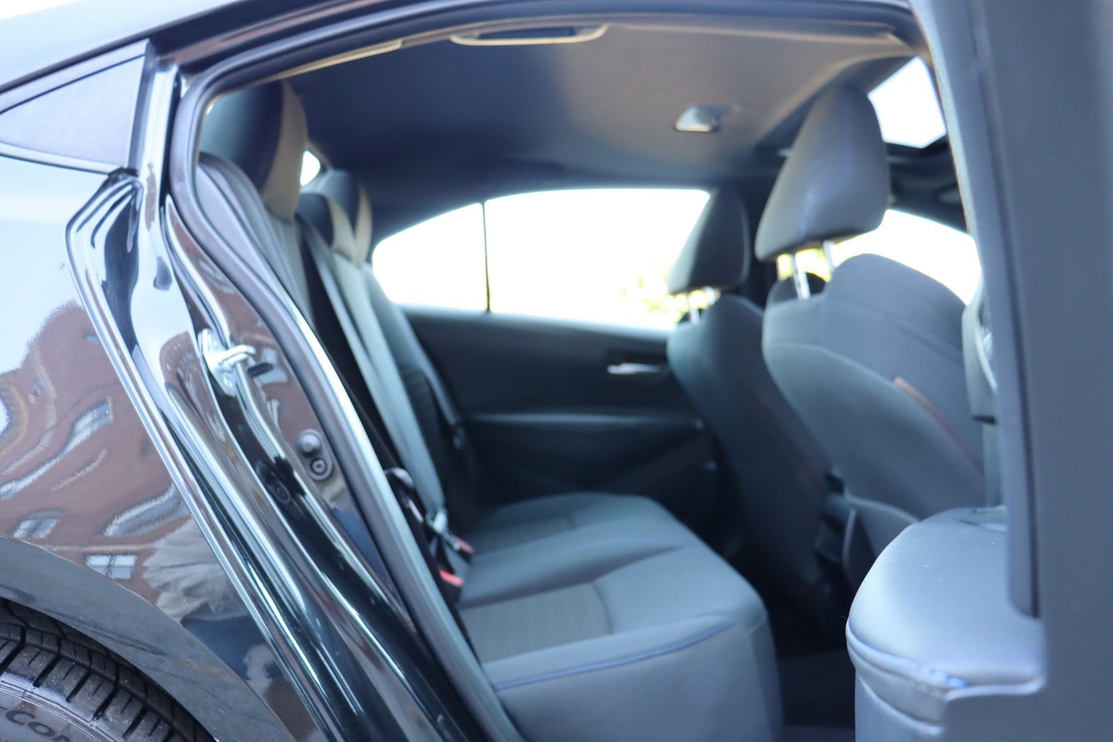 Used 2020 Toyota Corolla SE w/ SE Premium Package FWD image 17