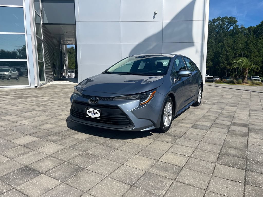Used 2024 Toyota Corolla LE w/ LE Convenience Package FWD image 2