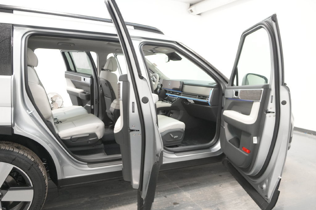 Certified 2026 Hyundai Santa Fe Limited AWD/4WD image 43