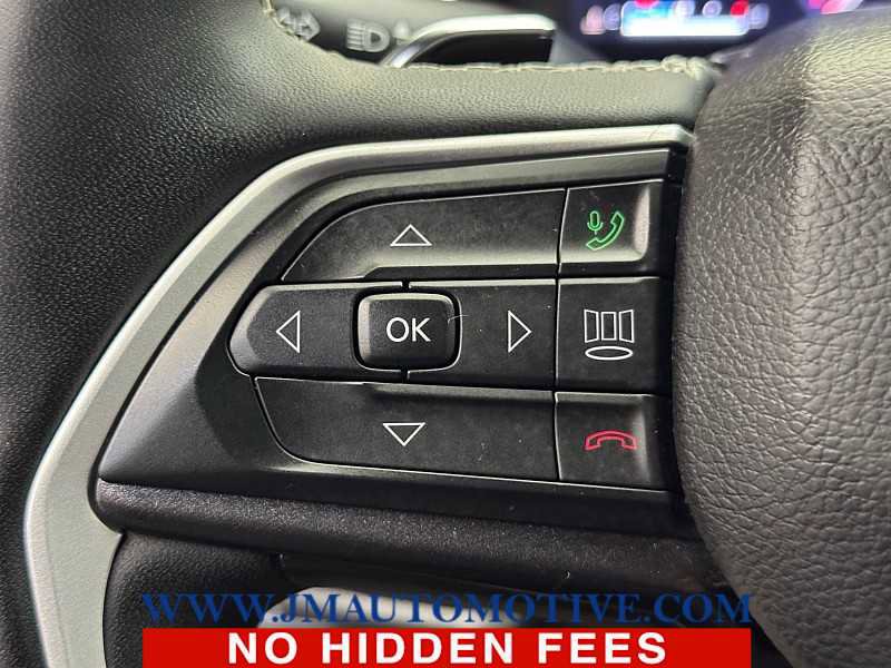 Used 2023 Jeep Grand Cherokee Altitude AWD/4WD image 39