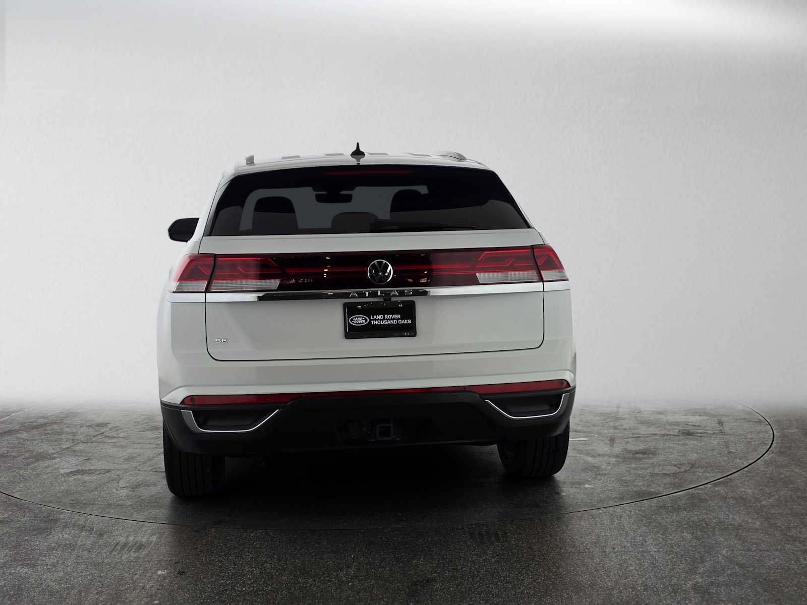 Used 2024 Volkswagen Atlas Cross Sport SE FWD image 4