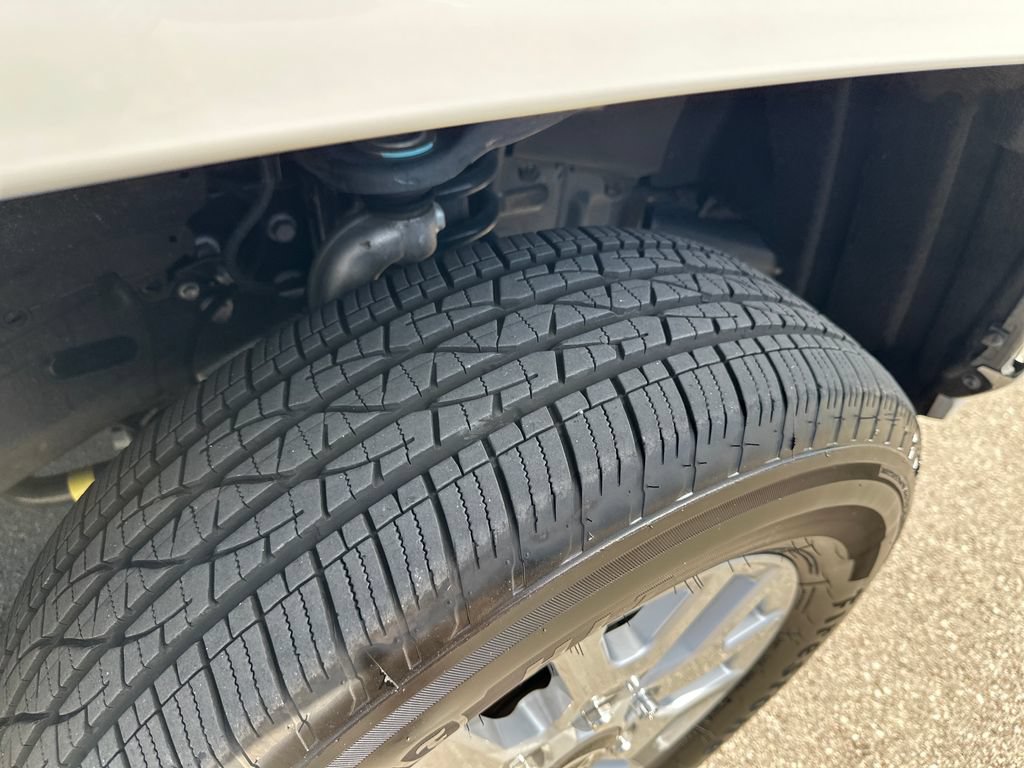 Used 2025 Toyota Tacoma SR AWD/4WD image 17
