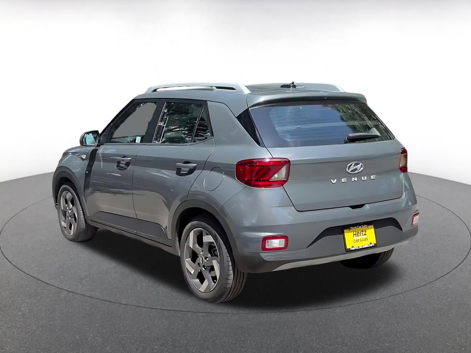 Used 2025 Hyundai Venue SEL FWD image 11