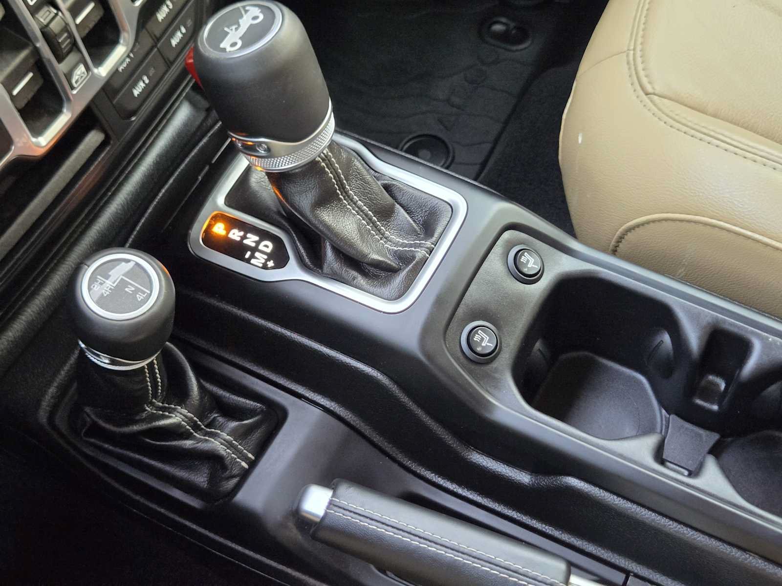 Used 2018 Jeep Wrangler Unlimited Sahara AWD/4WD image 21