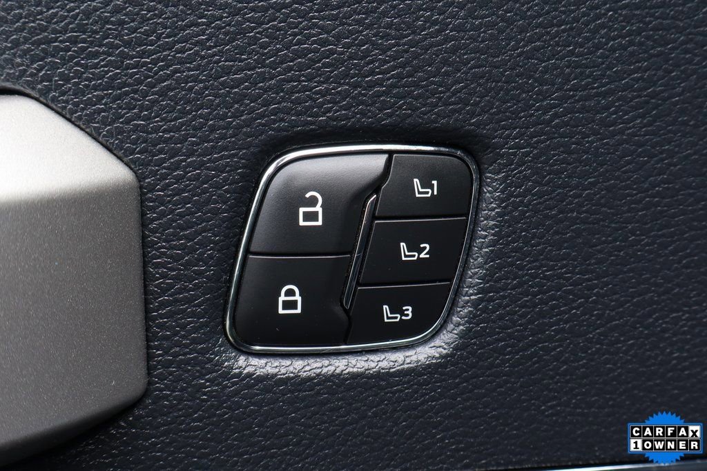 Used 2022 Ford F350 Lariat w/ Black Appearance Package image 15
