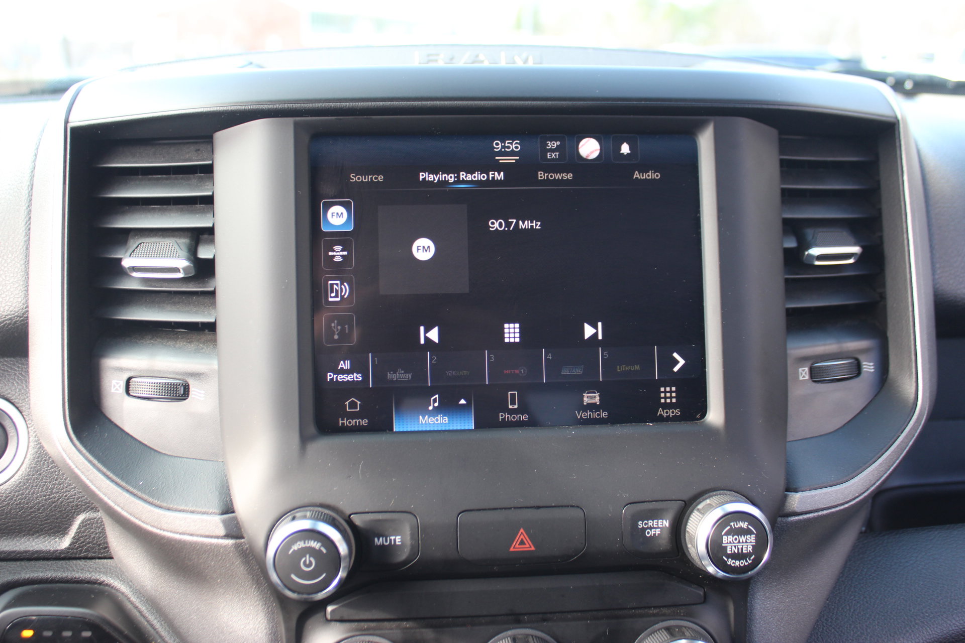 Used 2022 RAM 2500 Tradesman w/ Chrome Appearance Group image 20