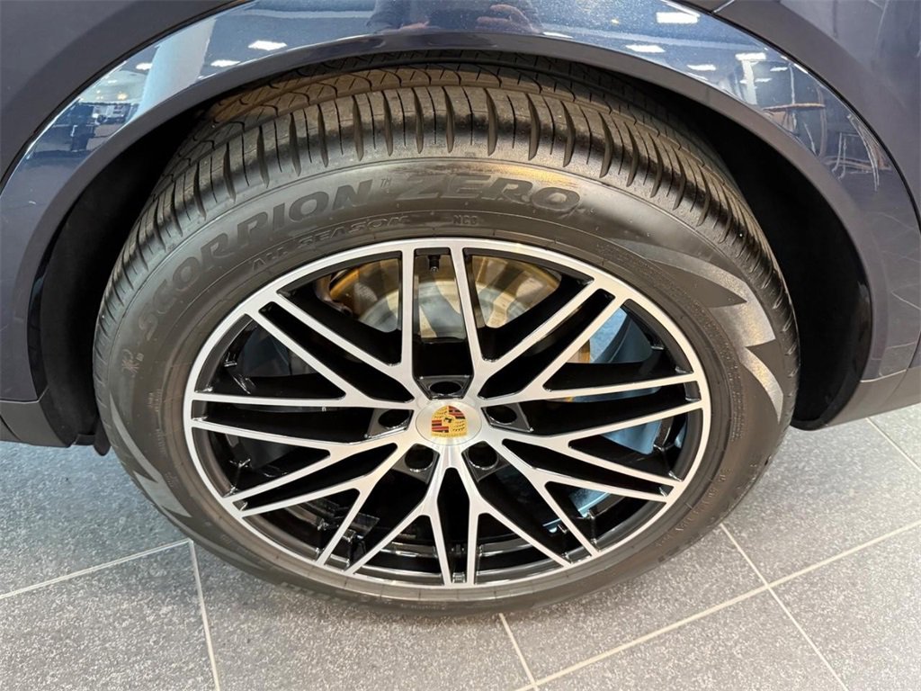 Used 2024 Porsche Cayenne Coupe image 6