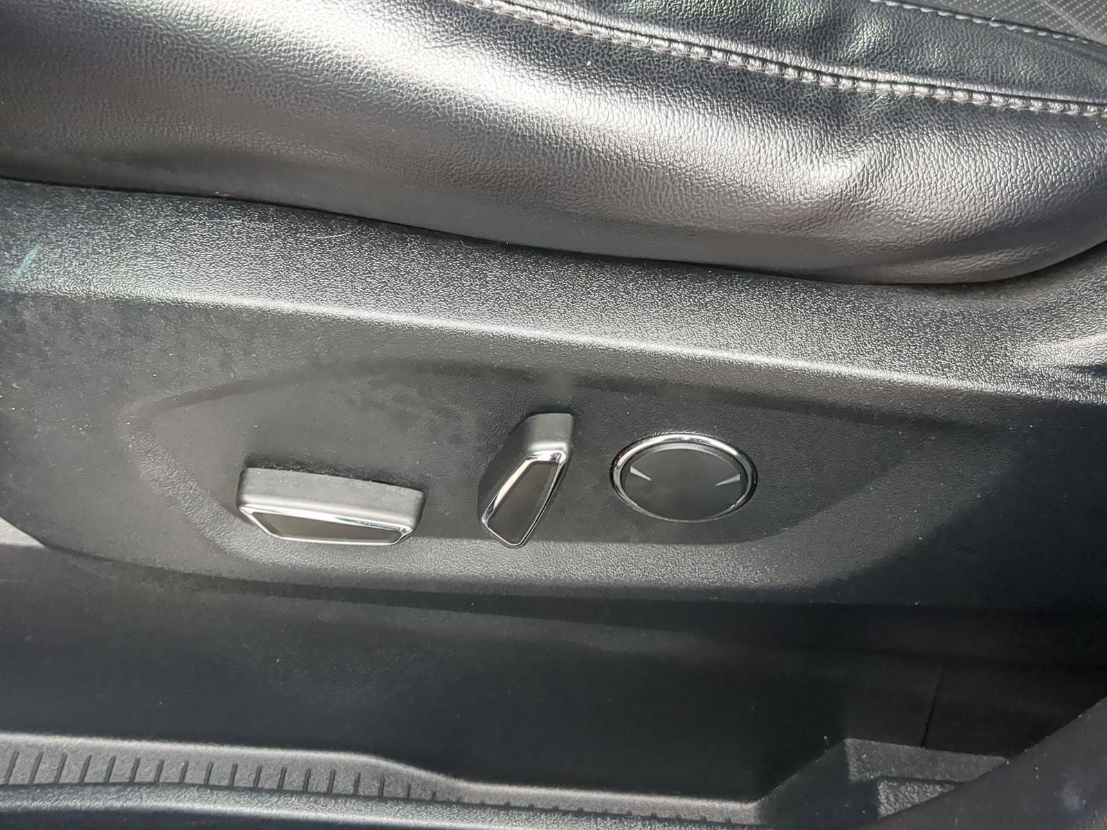 Used 2017 Ford Edge Titanium w/ Equipment Group 301A image 23