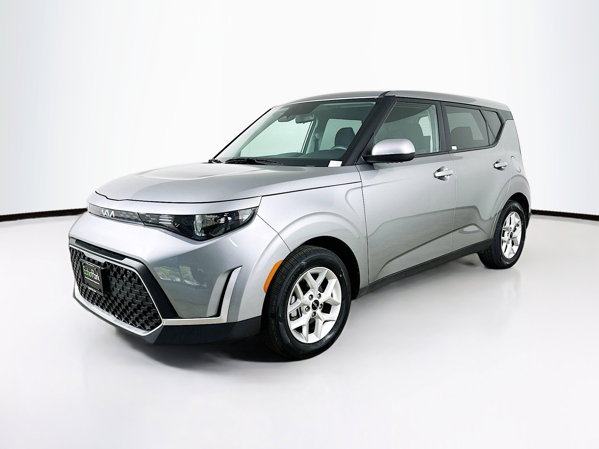 Used 2025 Kia Soul LX w/ LX Technology Package image 3