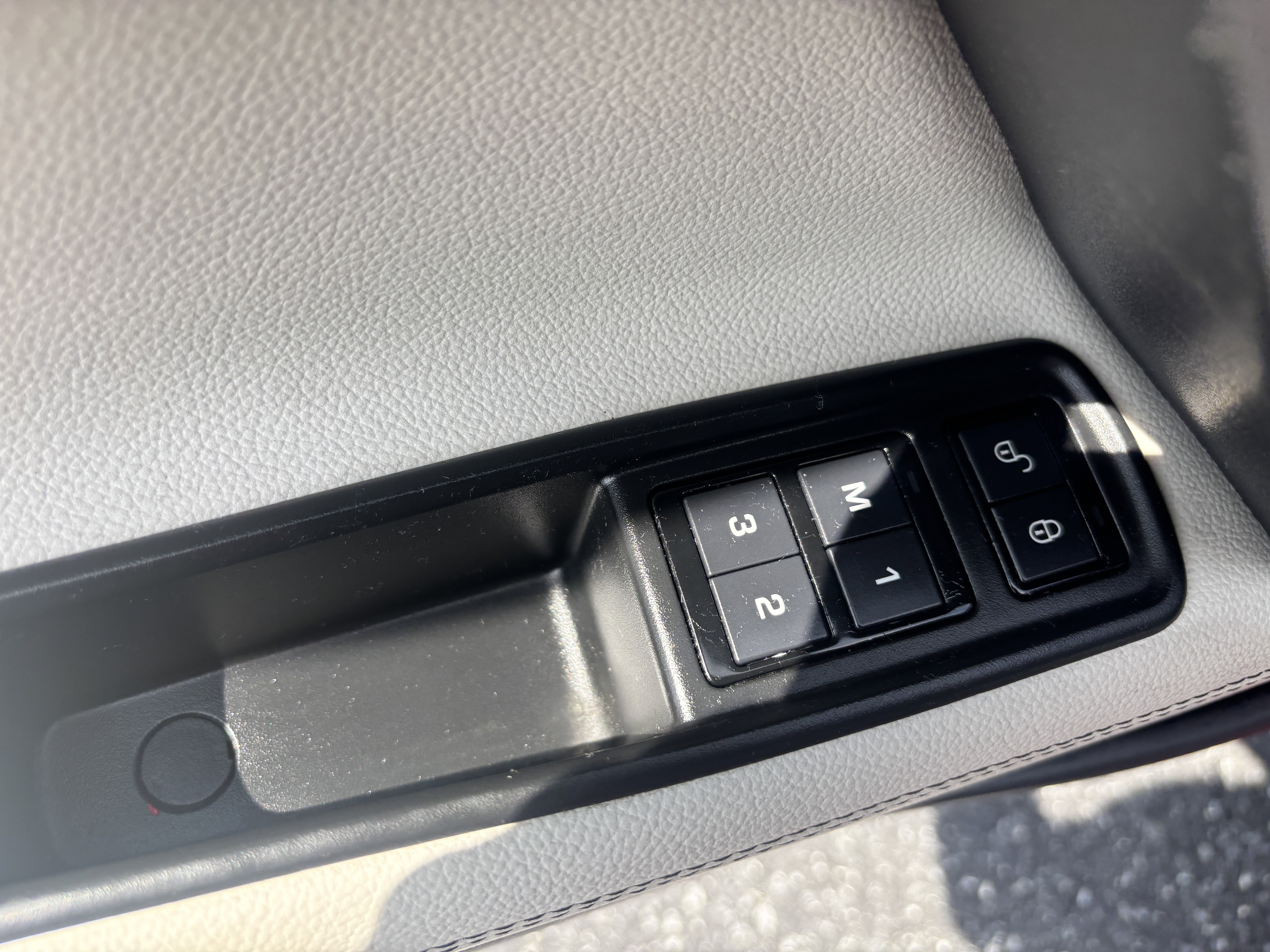 Used 2018 Jaguar XE R-Sport image 17