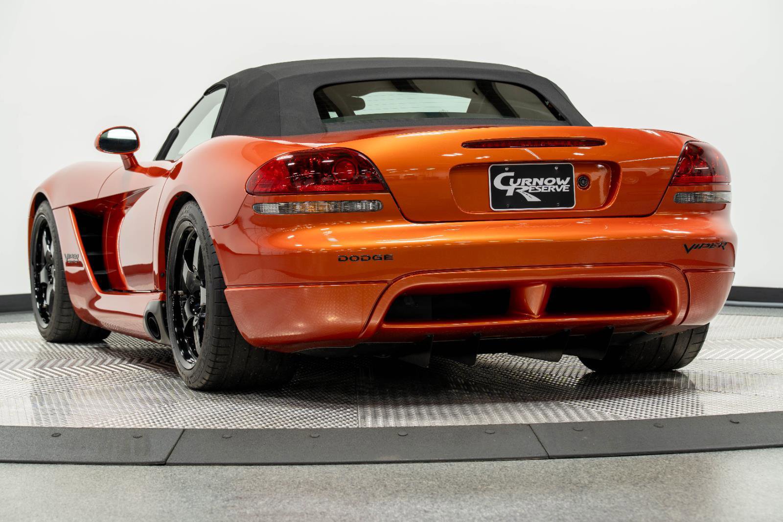 Used 2005 Dodge Viper SRT-10 w/ Copperhead Edition Group RWD image 8