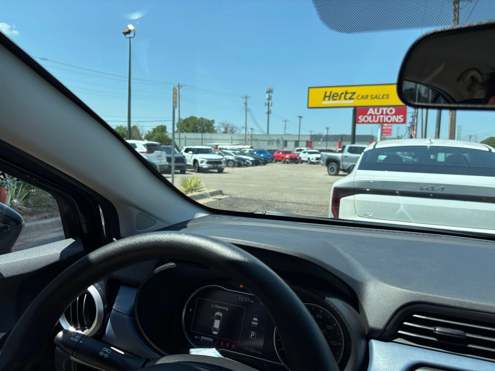 Used 2025 Nissan Versa SV FWD image 27