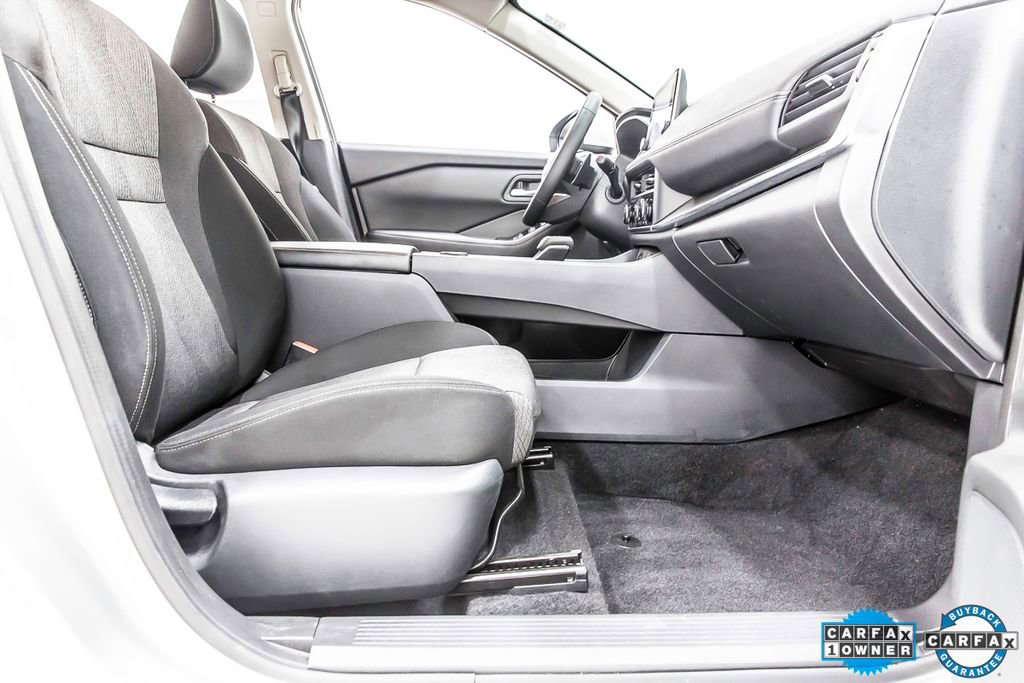 Used 2025 Nissan Rogue SV image 32