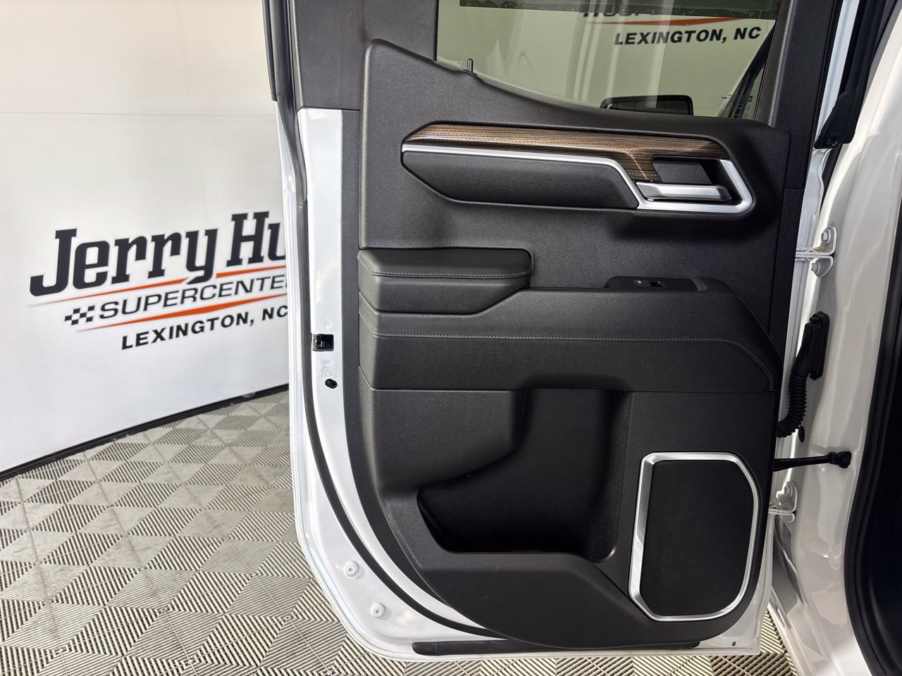 Used 2024 Chevrolet Silverado 1500 LT AWD/4WD image 21