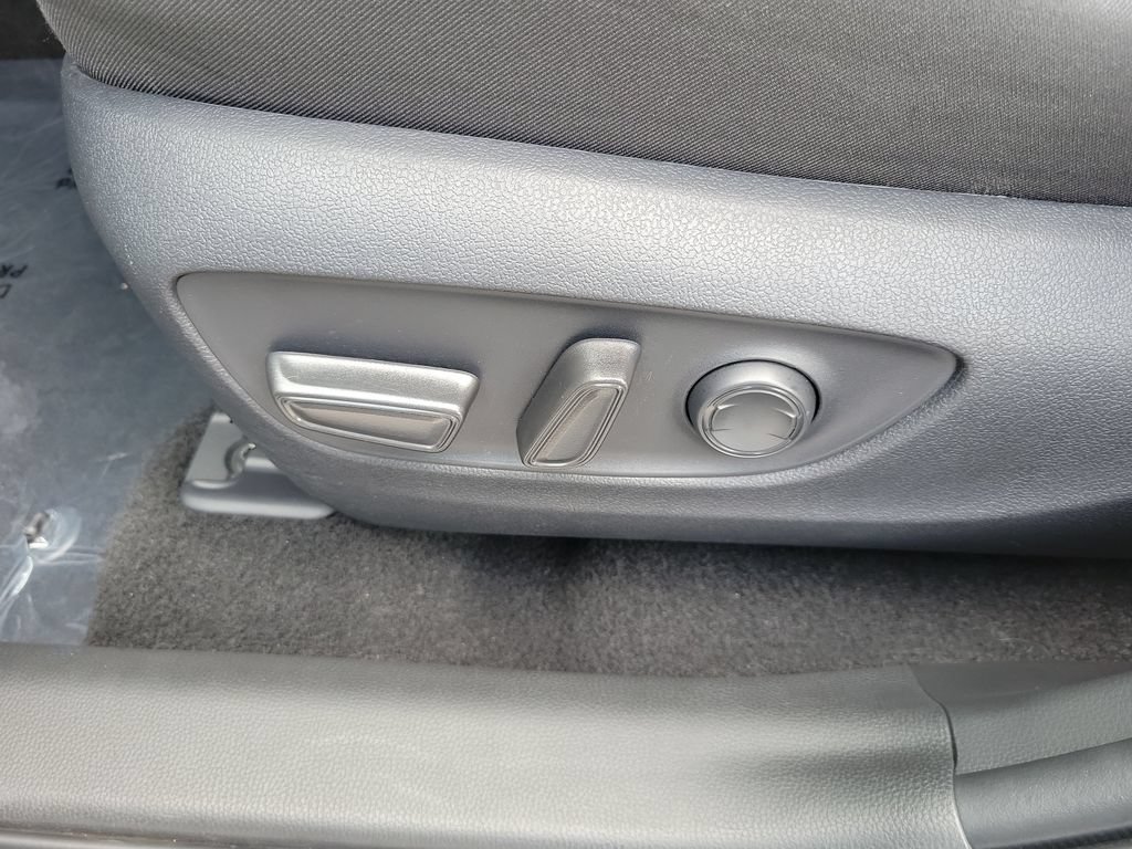 Used 2025 Toyota RAV4 XLE w/ Convenience Package FWD image 21