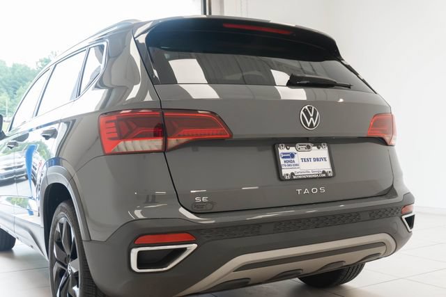 Used 2023 Volkswagen Taos SE w/ Panoramic Sunroof Package FWD image 10