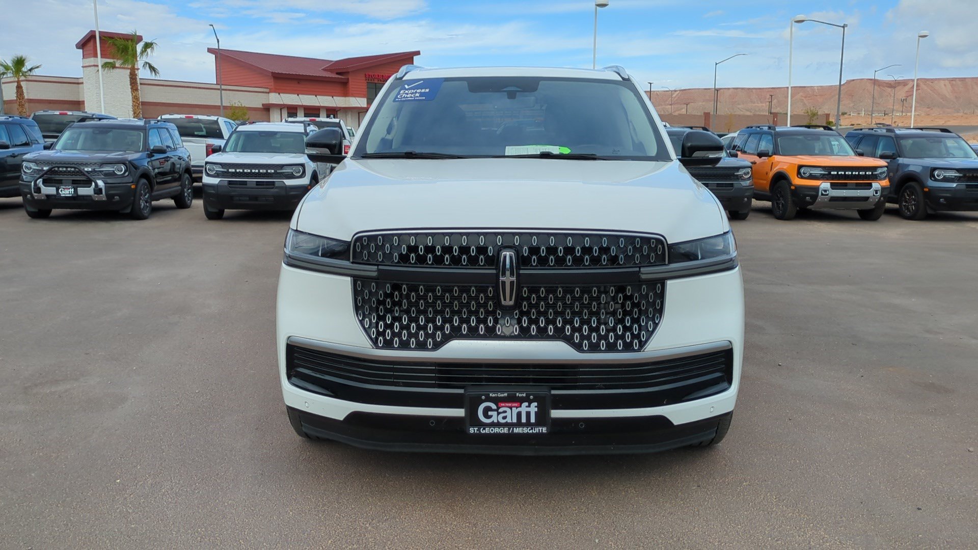 Used 2025 Lincoln Navigator Reserve AWD/4WD image 9