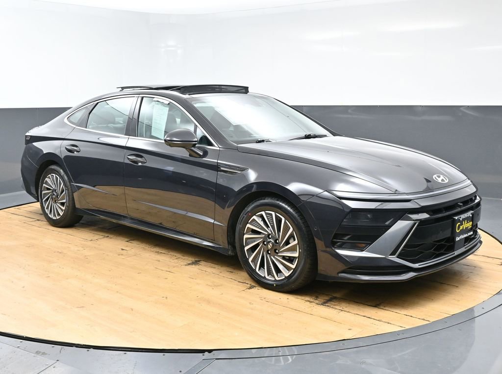Used 2025 Hyundai Sonata Limited FWD image 3