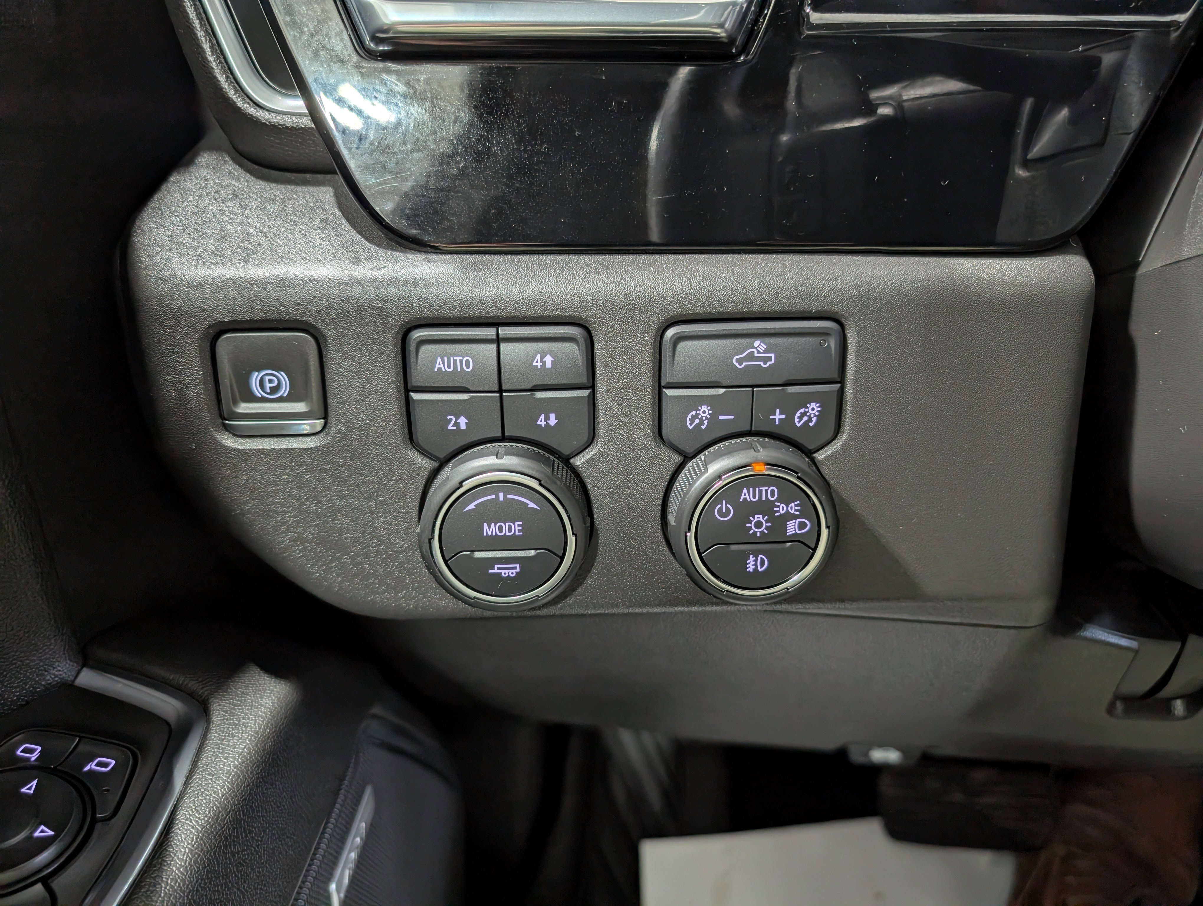 Used 2024 Chevrolet Silverado 1500 LT Trail Boss w/ Convenience Package II image 23