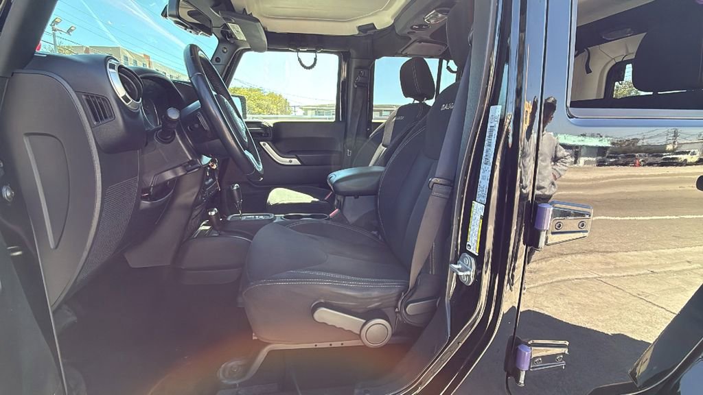 Used 2018 Jeep Wrangler Unlimited Sahara image 23