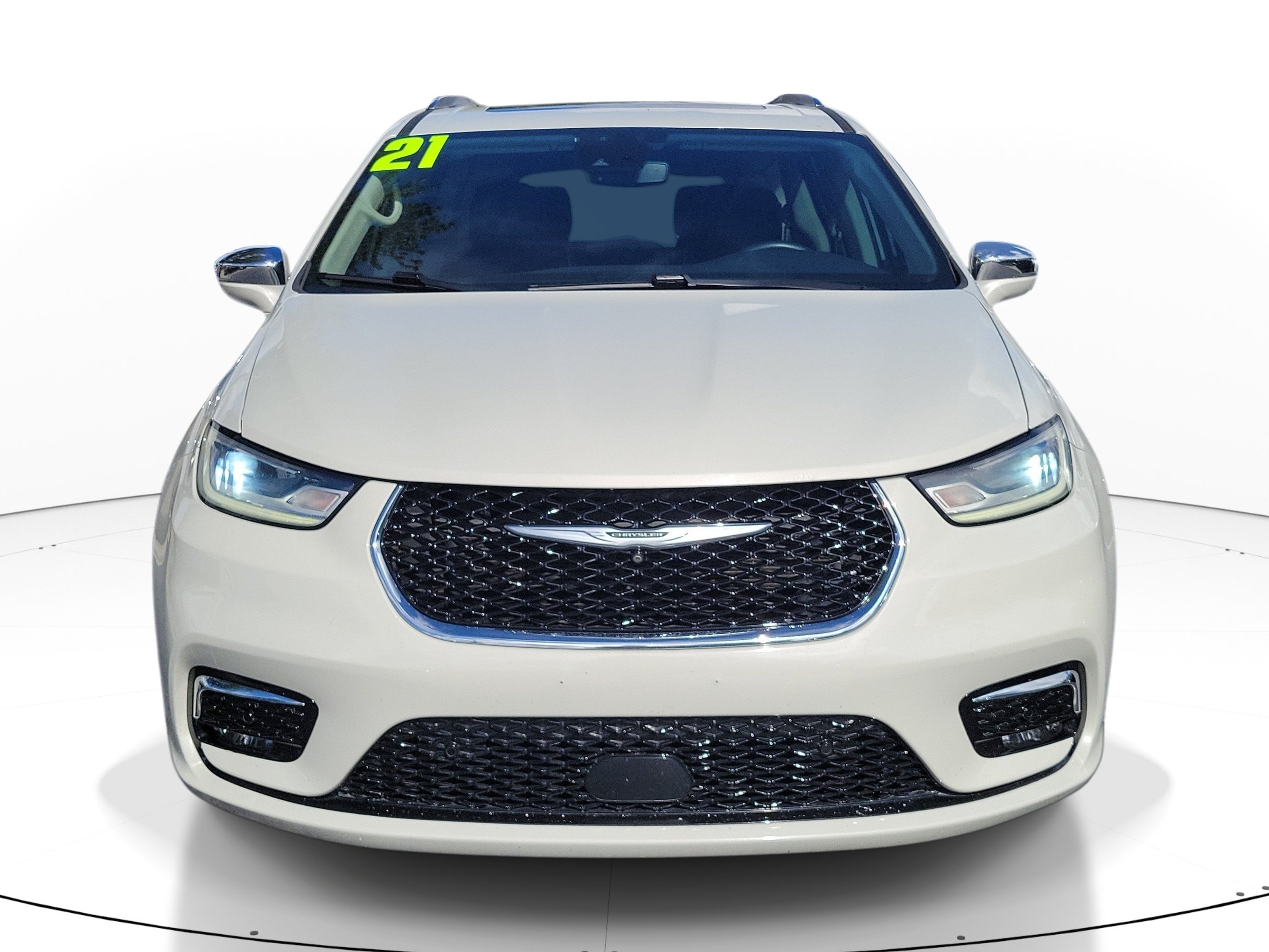Used 2021 Chrysler Pacifica Limited w/ Uconnect Theater Family Group AWD/4WD image 2