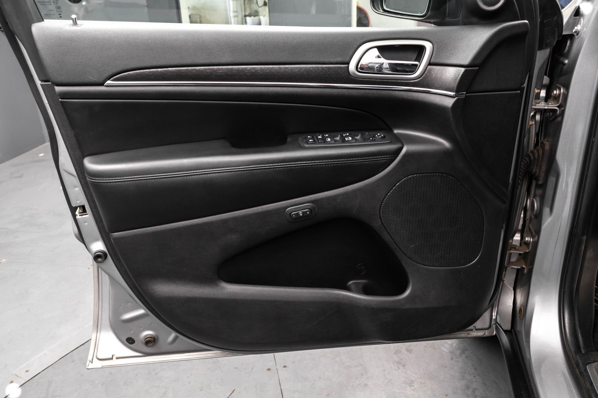 Used 2018 Jeep Grand Cherokee Limited image 27