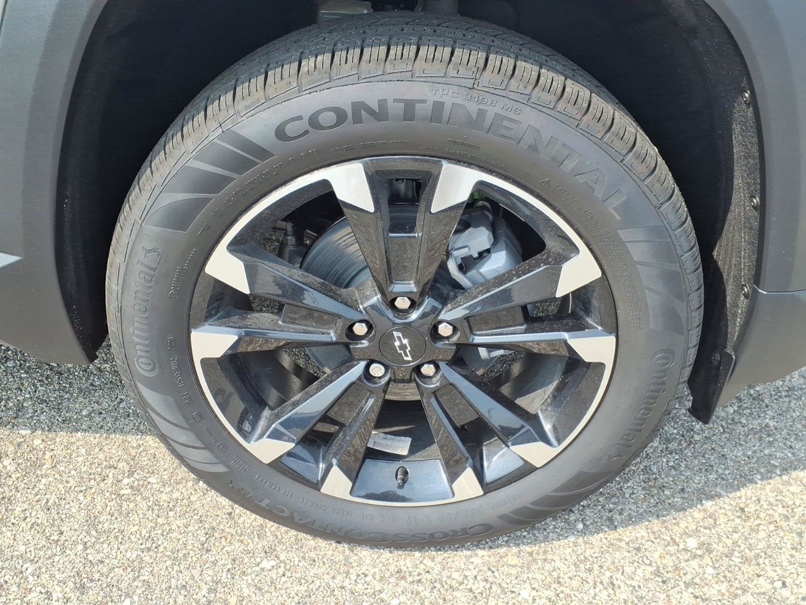 New 2027 Chevrolet Equinox RS w/ LPO, Floor Liner Package AWD/4WD image 16