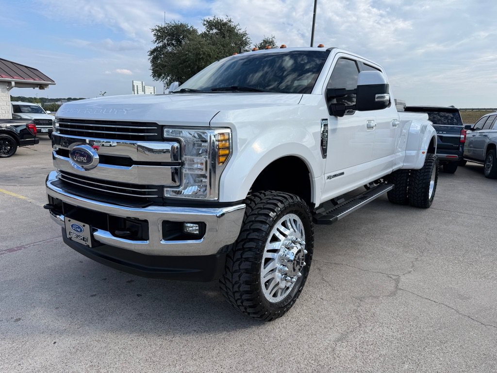 Used 2019 Ford F350 Lariat w/ Lariat Ultimate Package AWD/4WD image 3