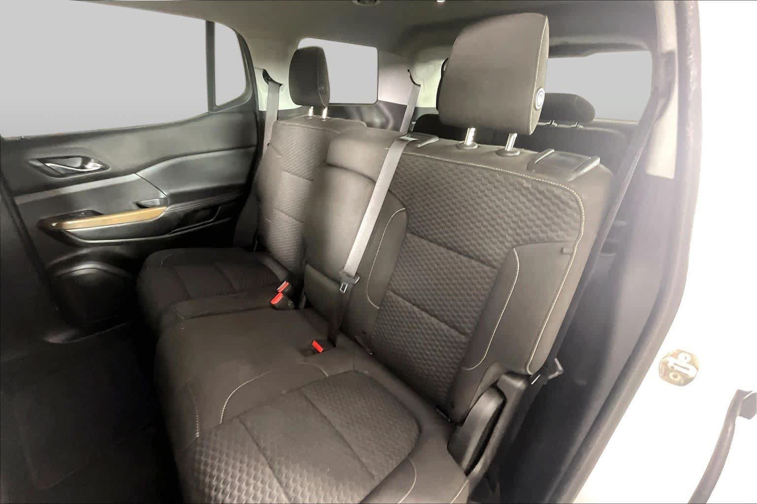 Used 2019 GMC Acadia SLE FWD image 19