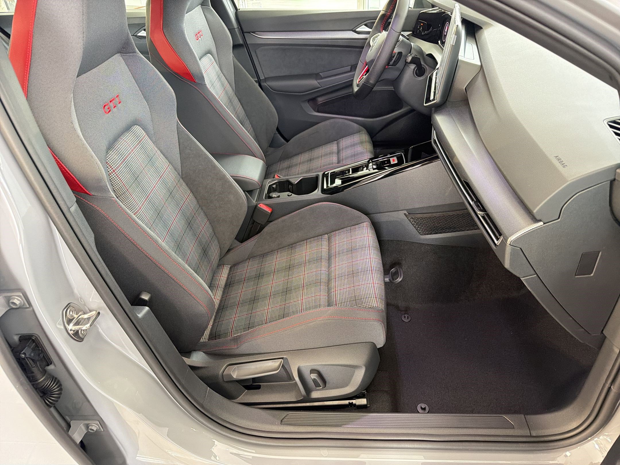 New 2026 Volkswagen Golf SE FWD image 30